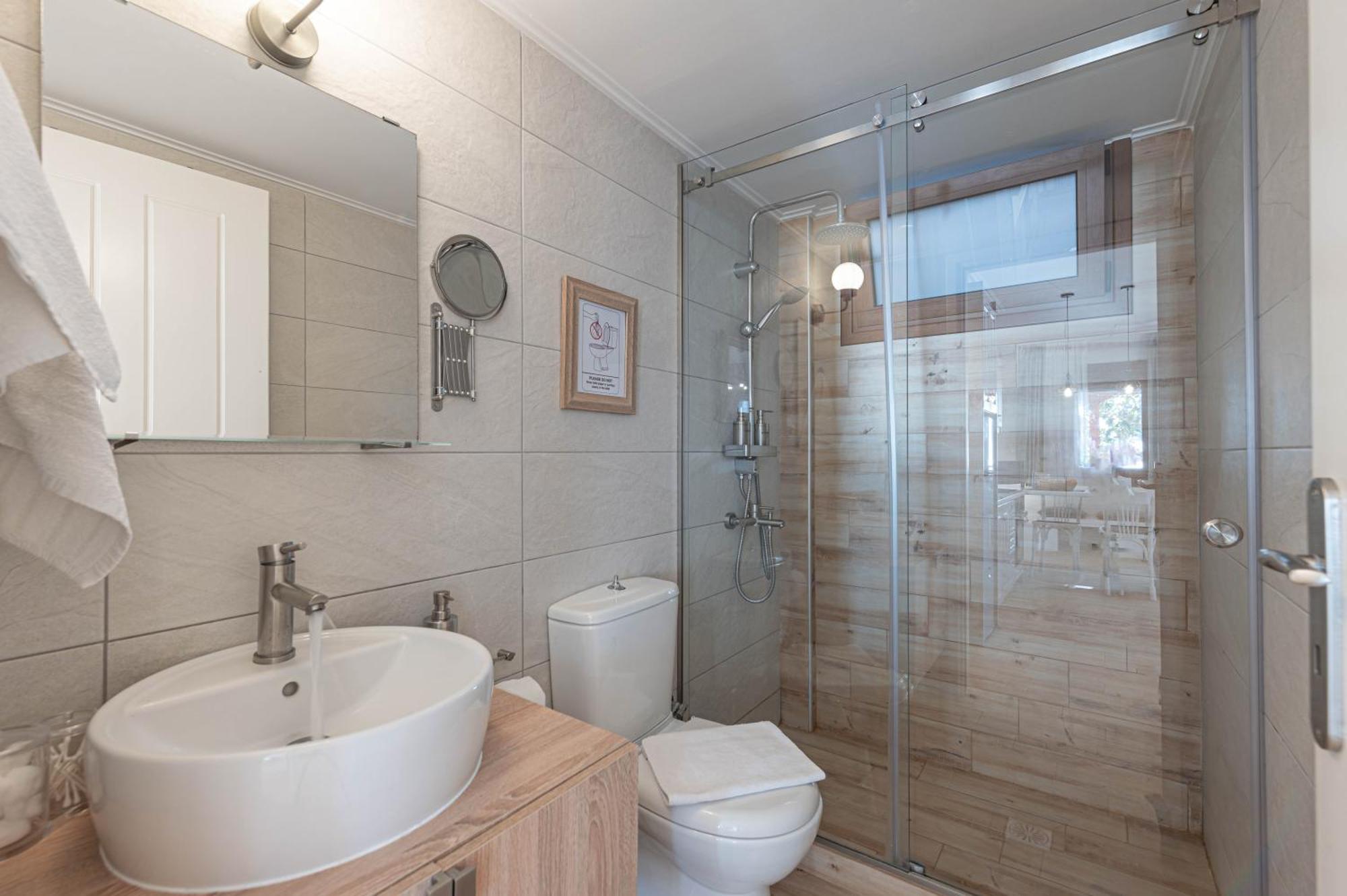 Paralio Astros Beachfront Suites Xiropigado Luaran gambar
