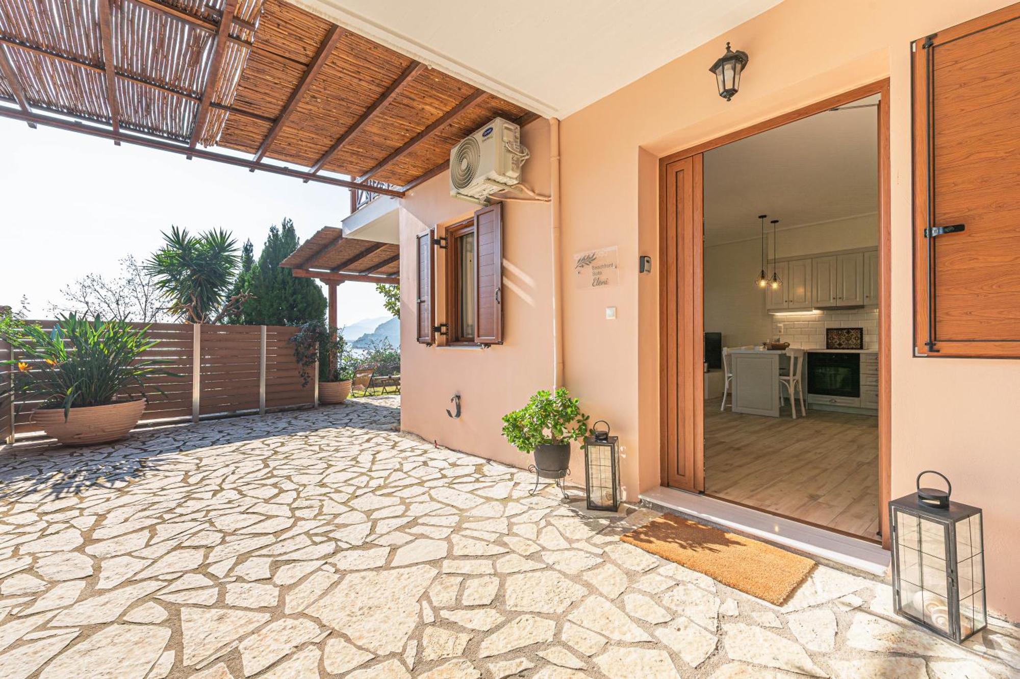 Paralio Astros Beachfront Suites Xiropigado Luaran gambar