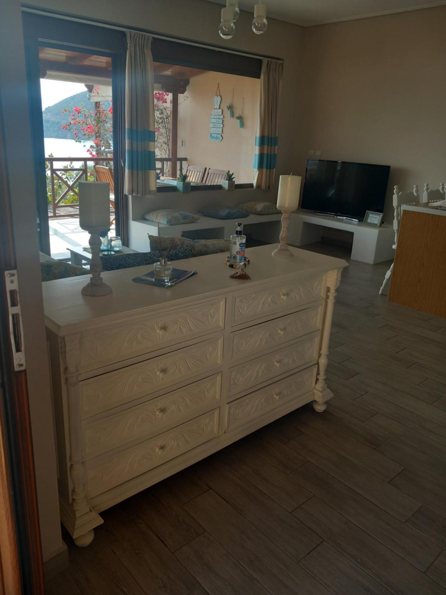 Paralio Astros Beachfront Suites Xiropigado Bilik gambar